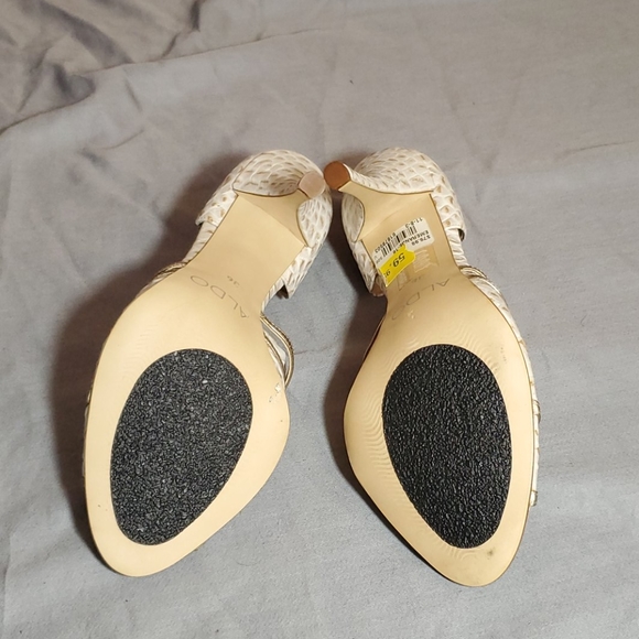 Shoes - Picture 5 of 6